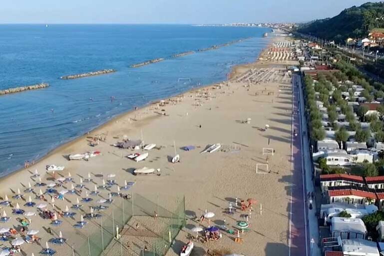 spiaggia sassonia di fano